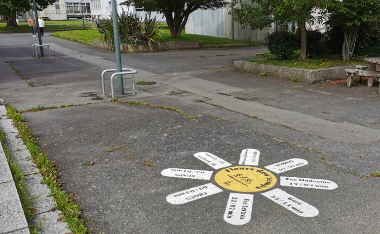 Signalétique au sol sur le campus Bouguen