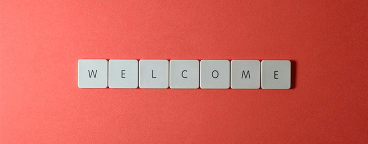 lettres type scrabble qui forment le mot welcome